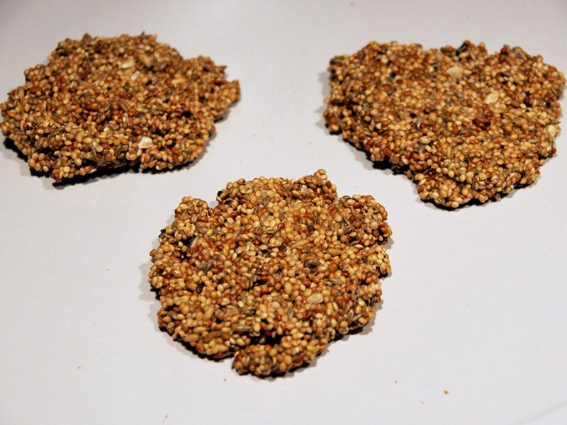 Knabberstangen für Wellensittiche: Das gesunde 4-Zutaten Rezept 18 Runde Knabberstangen für Wellensittiche selbst gebacken